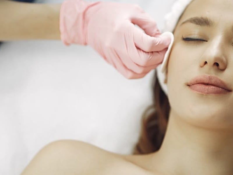 Fillers vs Botox — facial aesthetic treatment