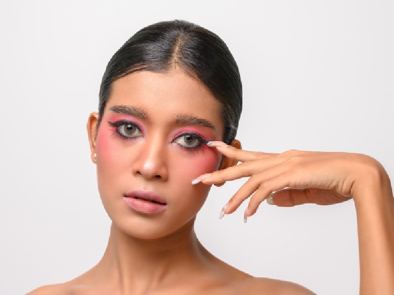 under eye dark circles woman